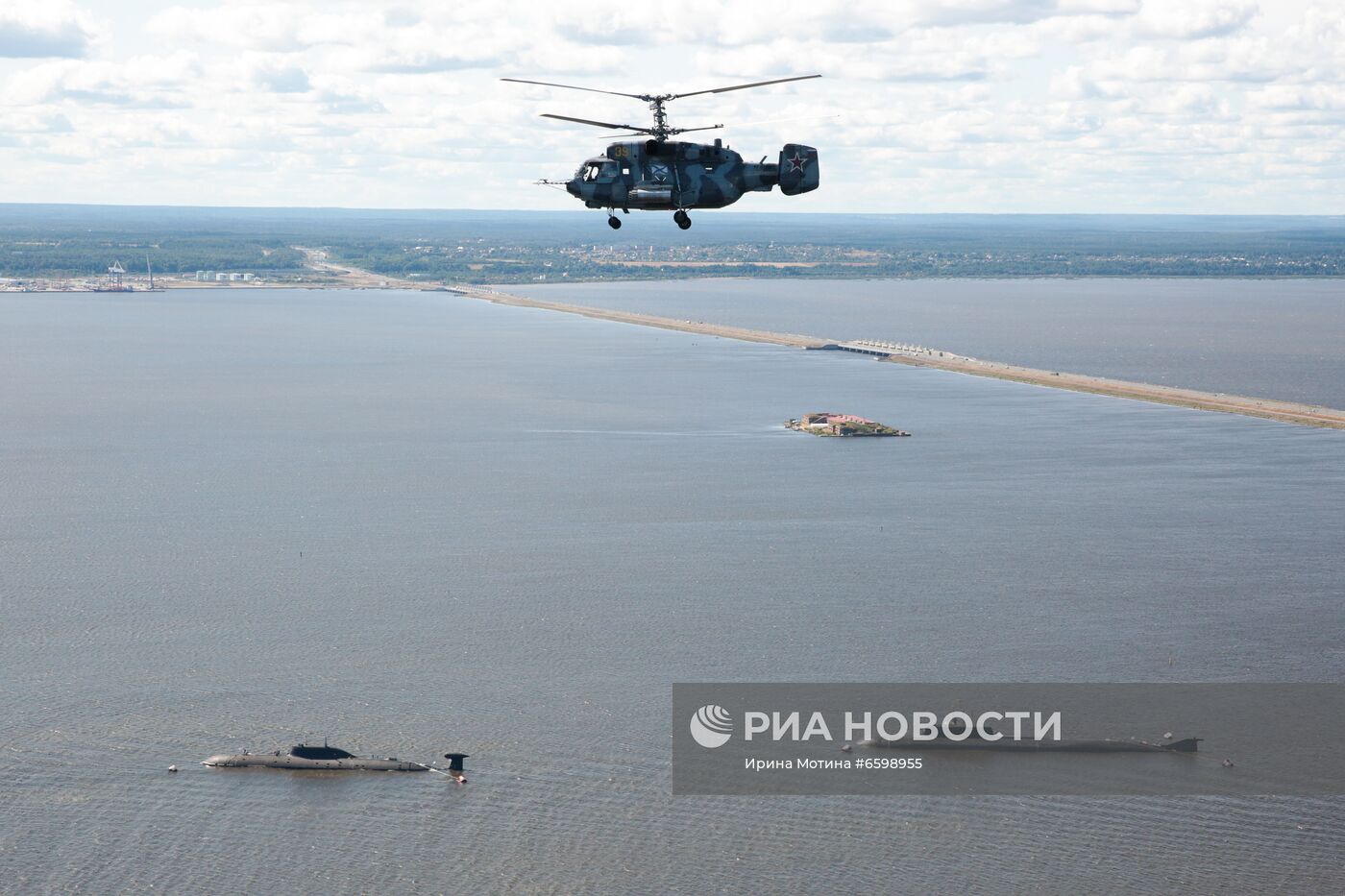 Репетиция парада ко Дню ВМФ в Санкт-Петербурге