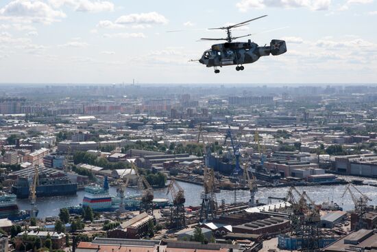 Репетиция парада ко Дню ВМФ в Санкт-Петербурге