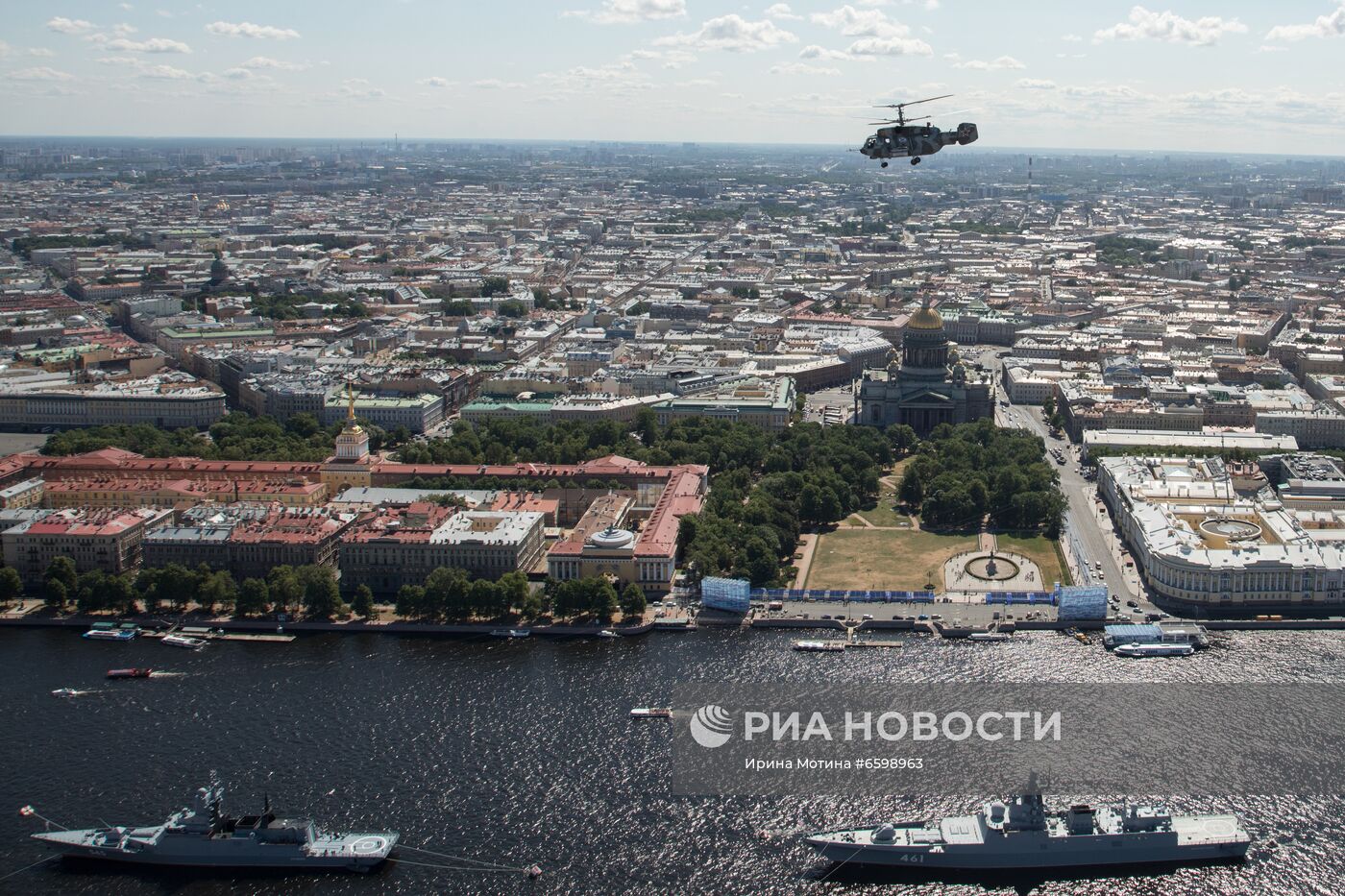 Репетиция парада ко Дню ВМФ в Санкт-Петербурге