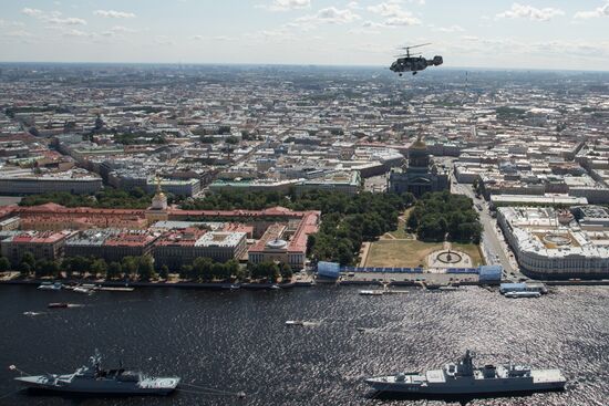 Репетиция парада ко Дню ВМФ в Санкт-Петербурге