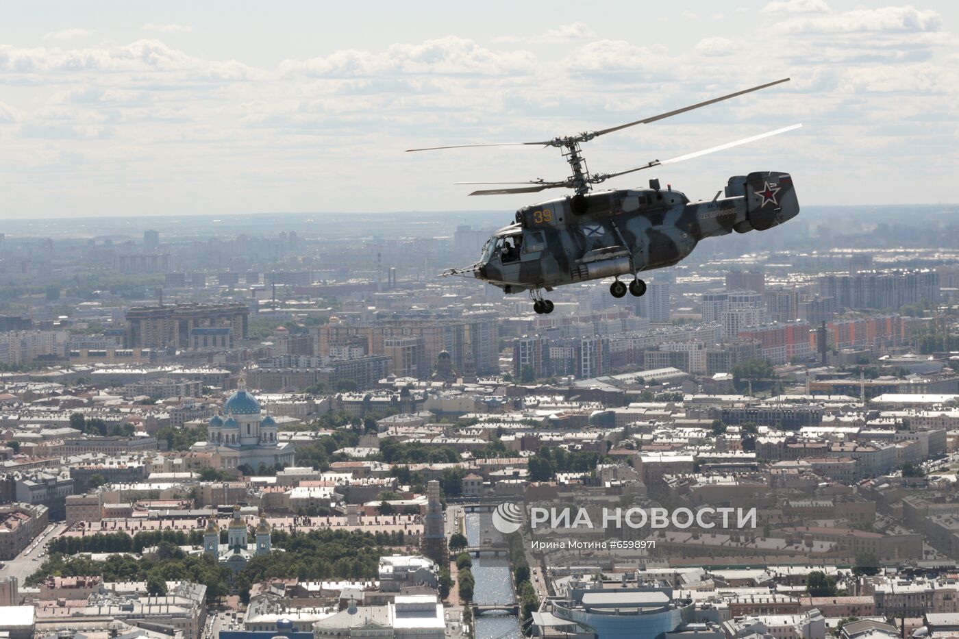 Репетиция парада ко Дню ВМФ в Санкт-Петербурге