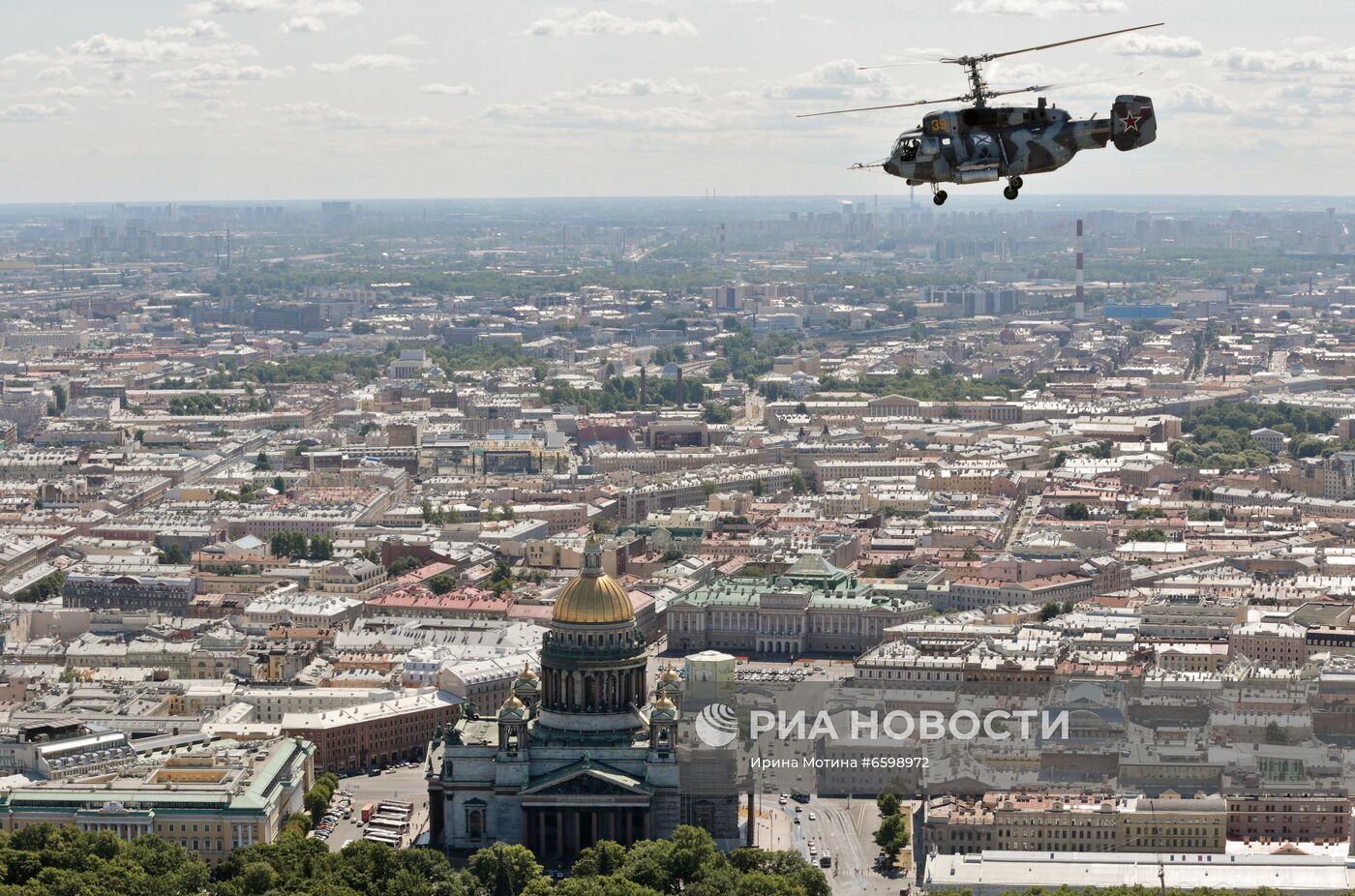 Репетиция парада ко Дню ВМФ в Санкт-Петербурге