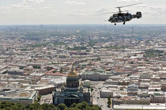 Репетиция парада ко Дню ВМФ в Санкт-Петербурге