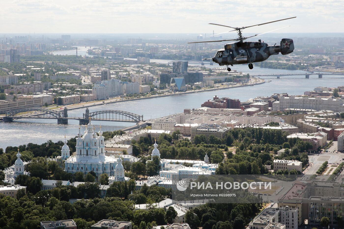 Репетиция парада ко Дню ВМФ в Санкт-Петербурге