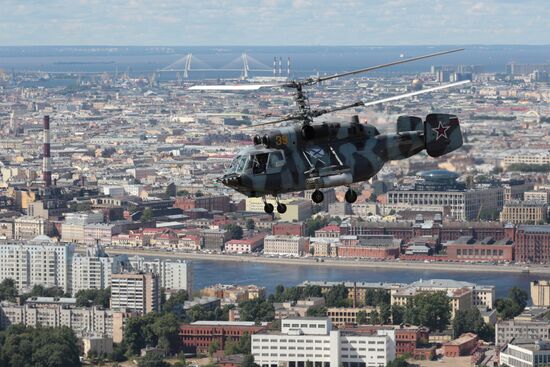 Репетиция парада ко Дню ВМФ в Санкт-Петербурге