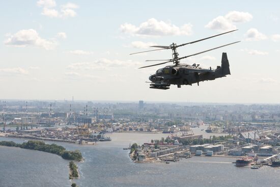 Репетиция парада ко Дню ВМФ в Санкт-Петербурге