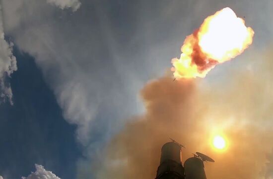 Новейшая ЗРС С-500 провела испытательные стрельбы на полигоне "Капустин Яр"