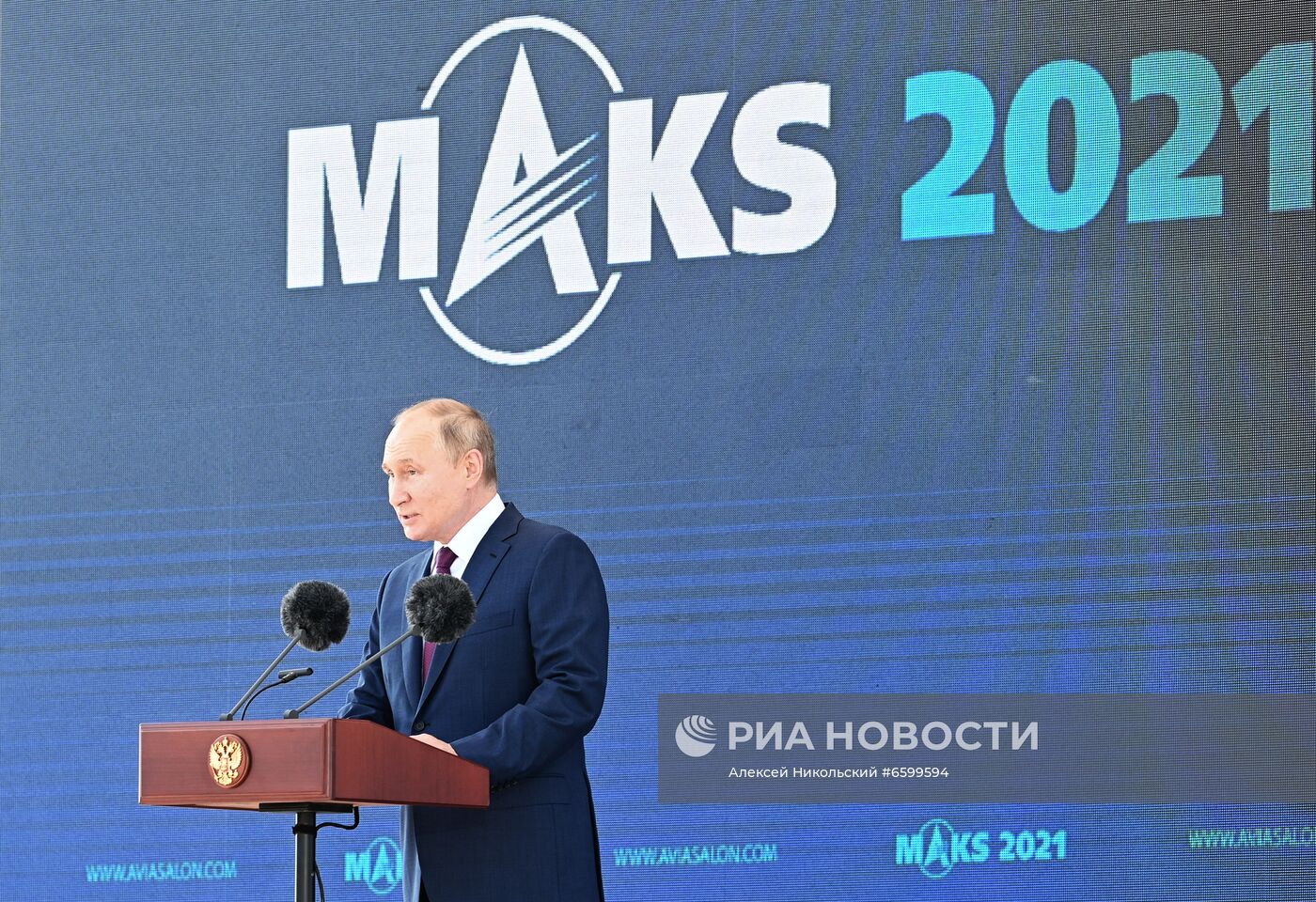 Президент РФ В. Путин принял участие в открытии МАКС-2021