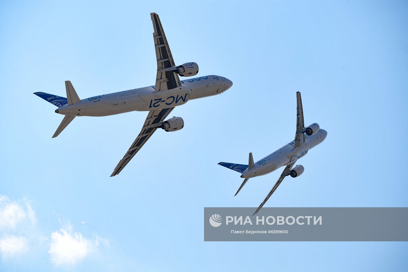 Пассажирские самолеты МС-21-300 и МС-21-310 во время выполнения летной программы на Международном авиационно-космическом салоне МАКС-2021. Место: Россия, Жуковский. Автор: Павел Бедняков/РИА Новости. Летная программа в рамках МАКС-2021