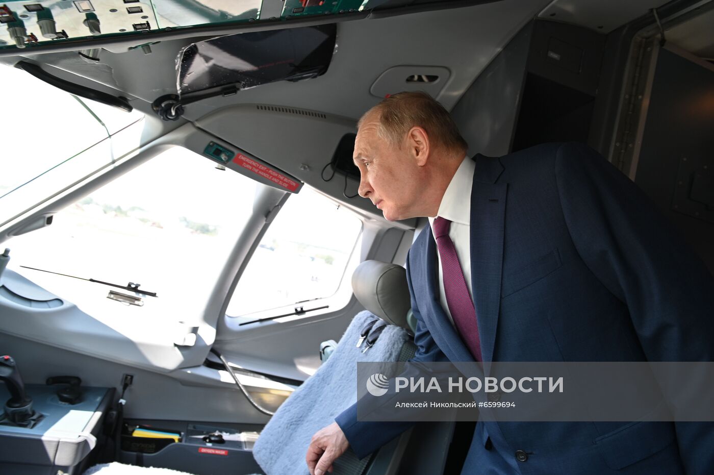 Президент РФ В. Путин принял участие в открытии МАКС-2021