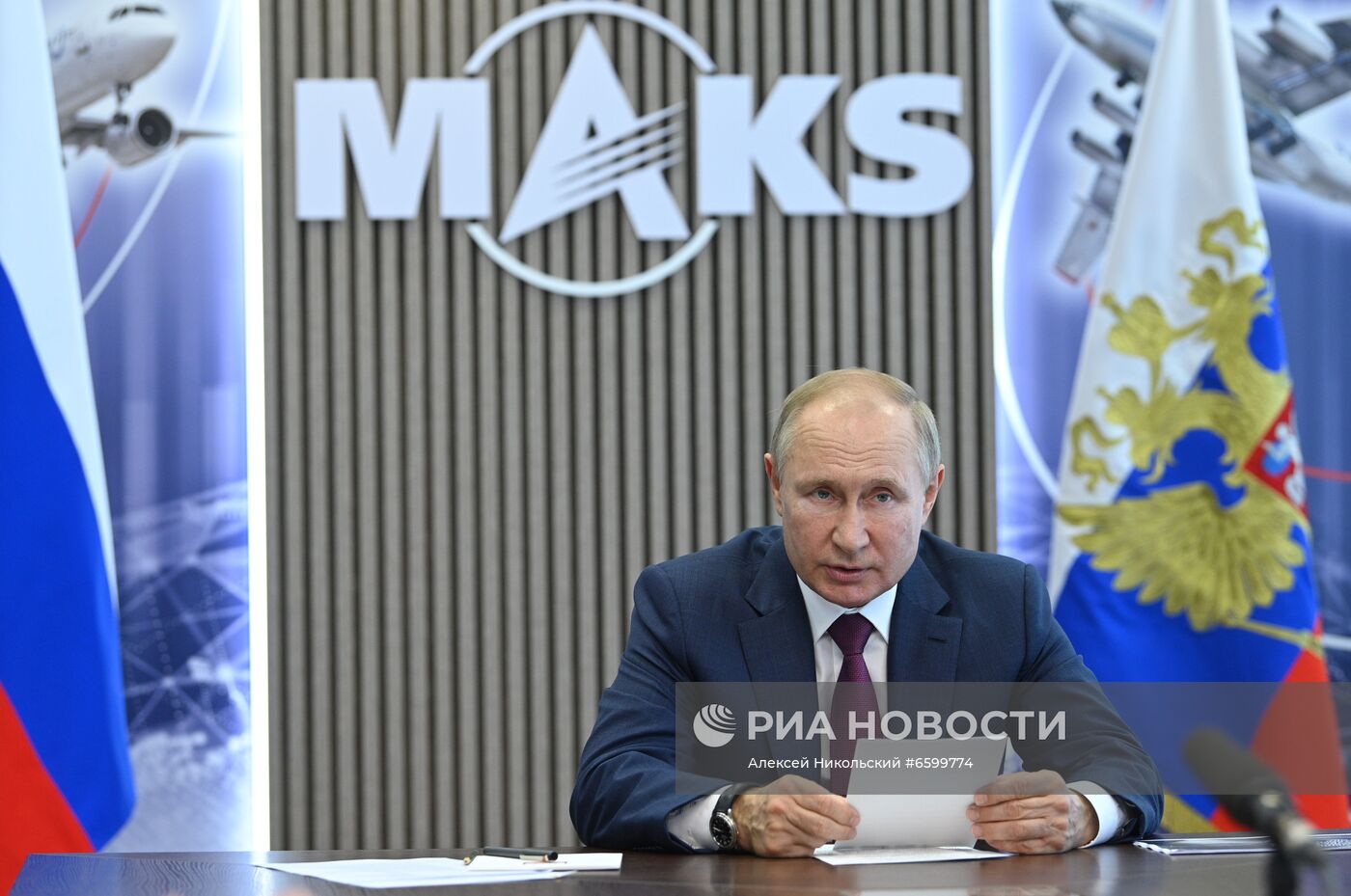 Президент РФ В. Путин принял участие в открытии МАКС-2021