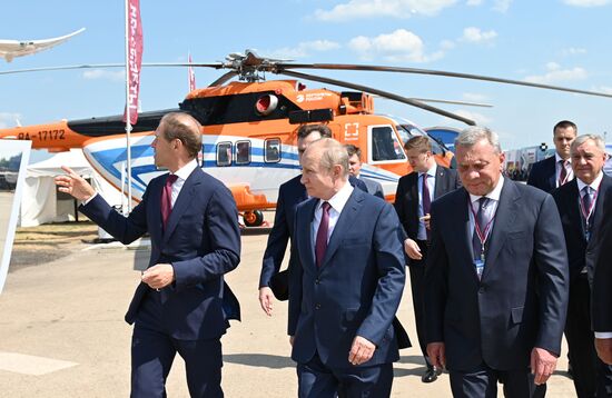 Президент РФ В. Путин принял участие в открытии МАКС-2021