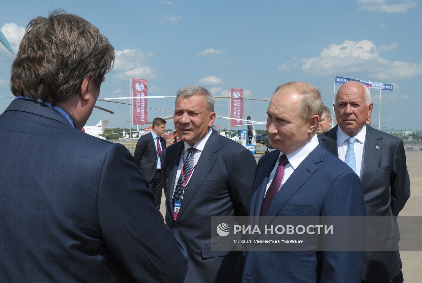 Президент РФ В. Путин принял участие в открытии МАКС-2021
