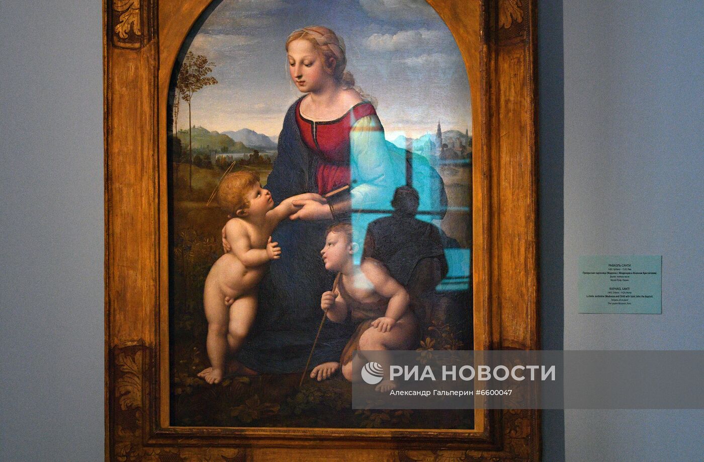 "Мадонну" Рафаэля привезли в Эрмитаж из Лувра
