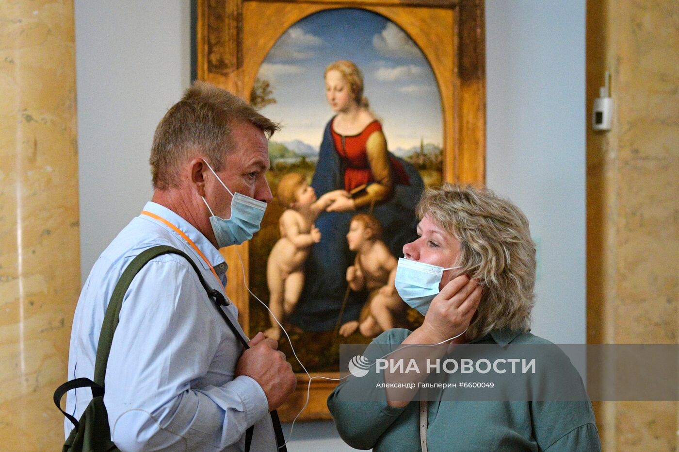 "Мадонну" Рафаэля привезли в Эрмитаж из Лувра