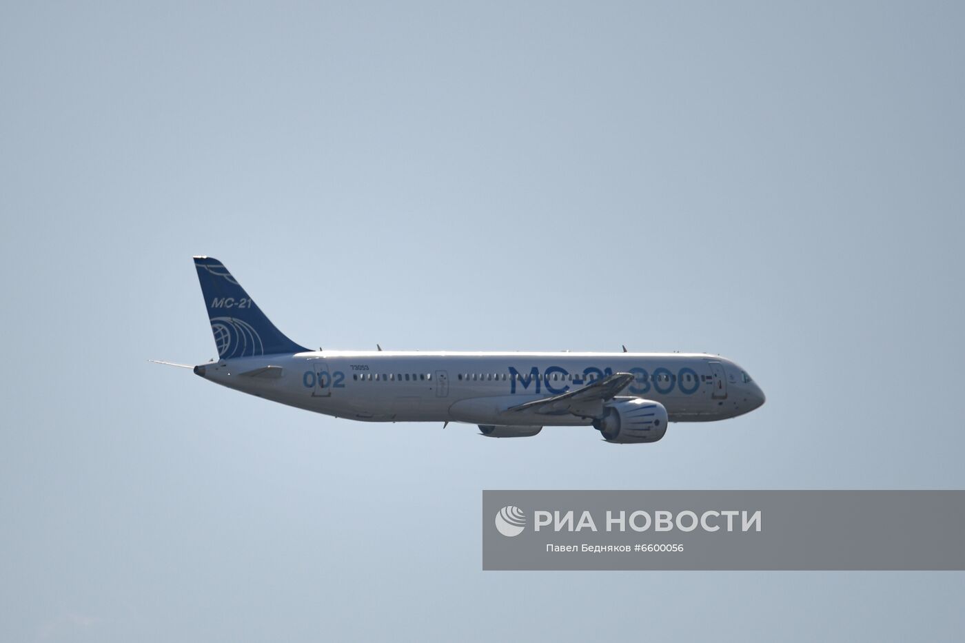 Пассажирский самолет МС-21-300 во время выполнения летной программы на Международном авиационно-космическом салоне МАКС-2021. Место: Россия, Жуковский. Автор: Павел Бедняков/РИА Новости. Летная программа в рамках МАКС-2021