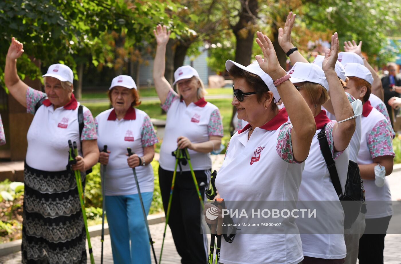 Занятия "Московского долголетия" возобновились в парках