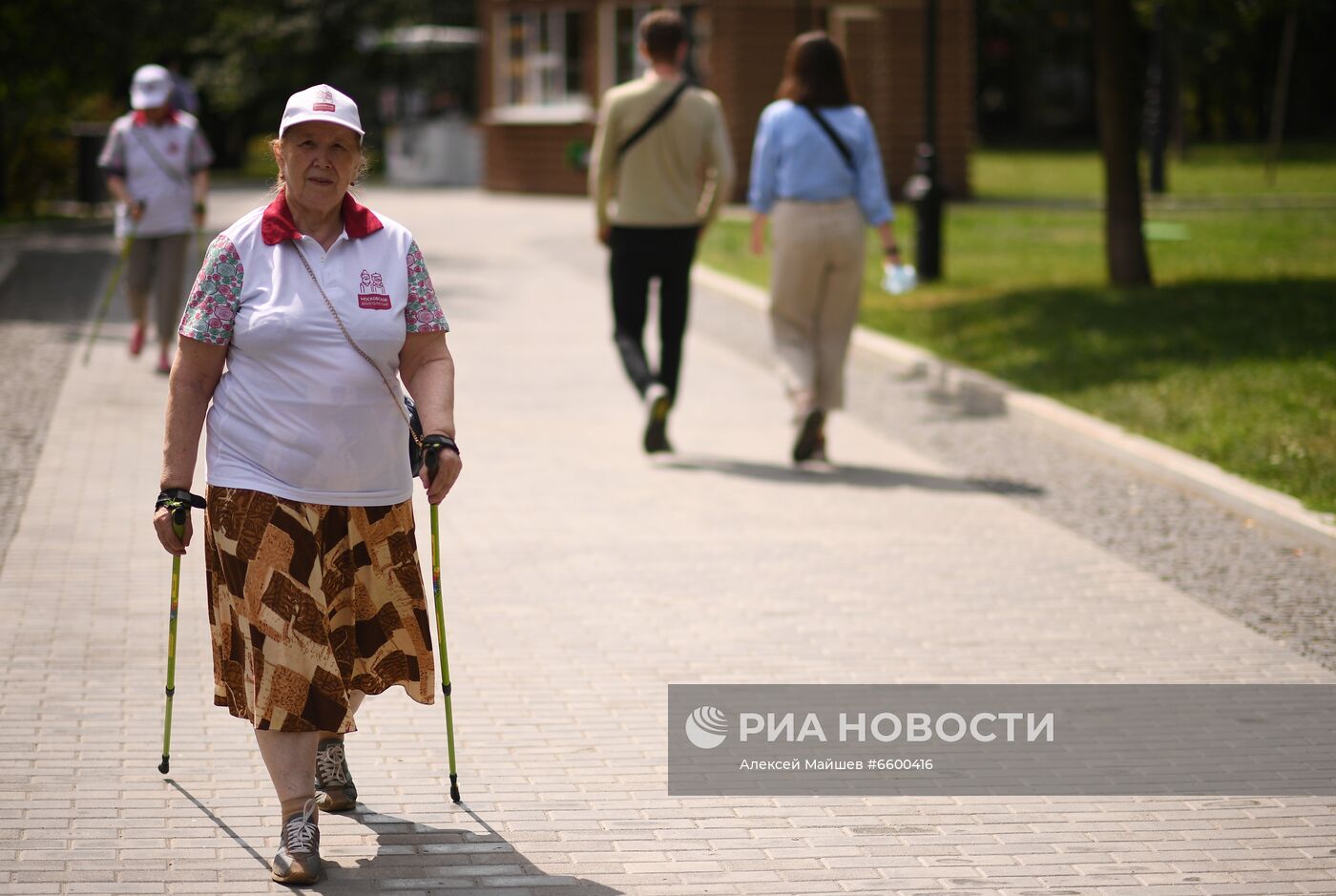 Занятия "Московского долголетия" возобновились в парках