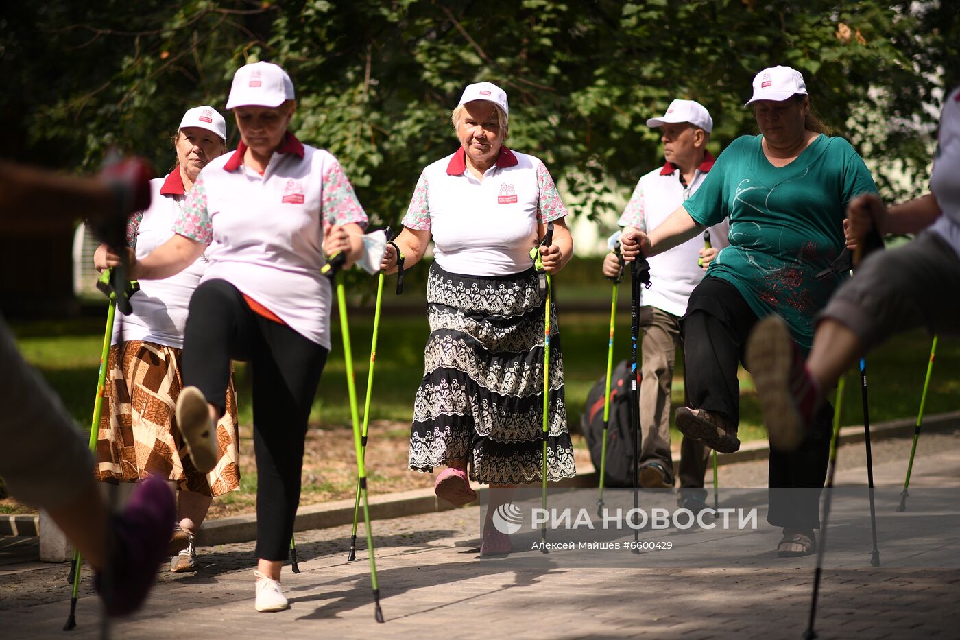 Занятия "Московского долголетия" возобновились в парках