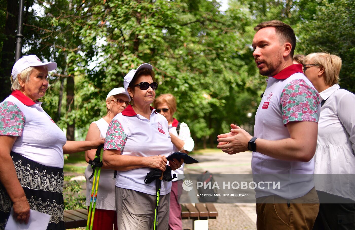 Занятия "Московского долголетия" возобновились в парках