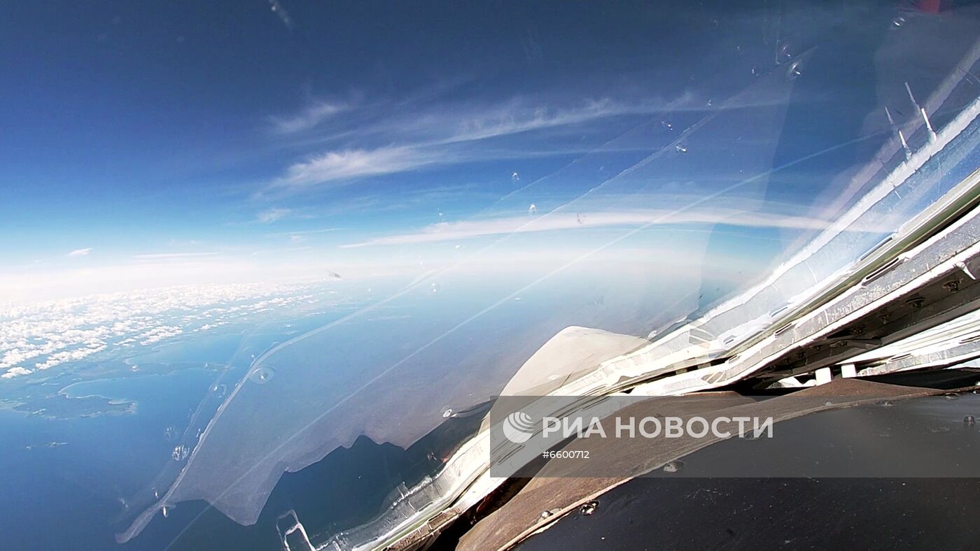 Стратегические ракетоносцы Ту-160 пролетели над Баренцевым и Норвежским морями