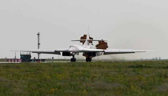 Стратегические ракетоносцы Ту-160 пролетели над Баренцевым и Норвежским морями