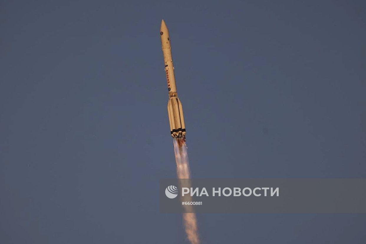 Запуск РН "Протон-М" с  лабораторным модулем "Наука"