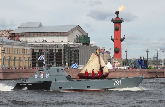 Генеральная репетиция парада ко Дню ВМФ в Санкт-Петербурге