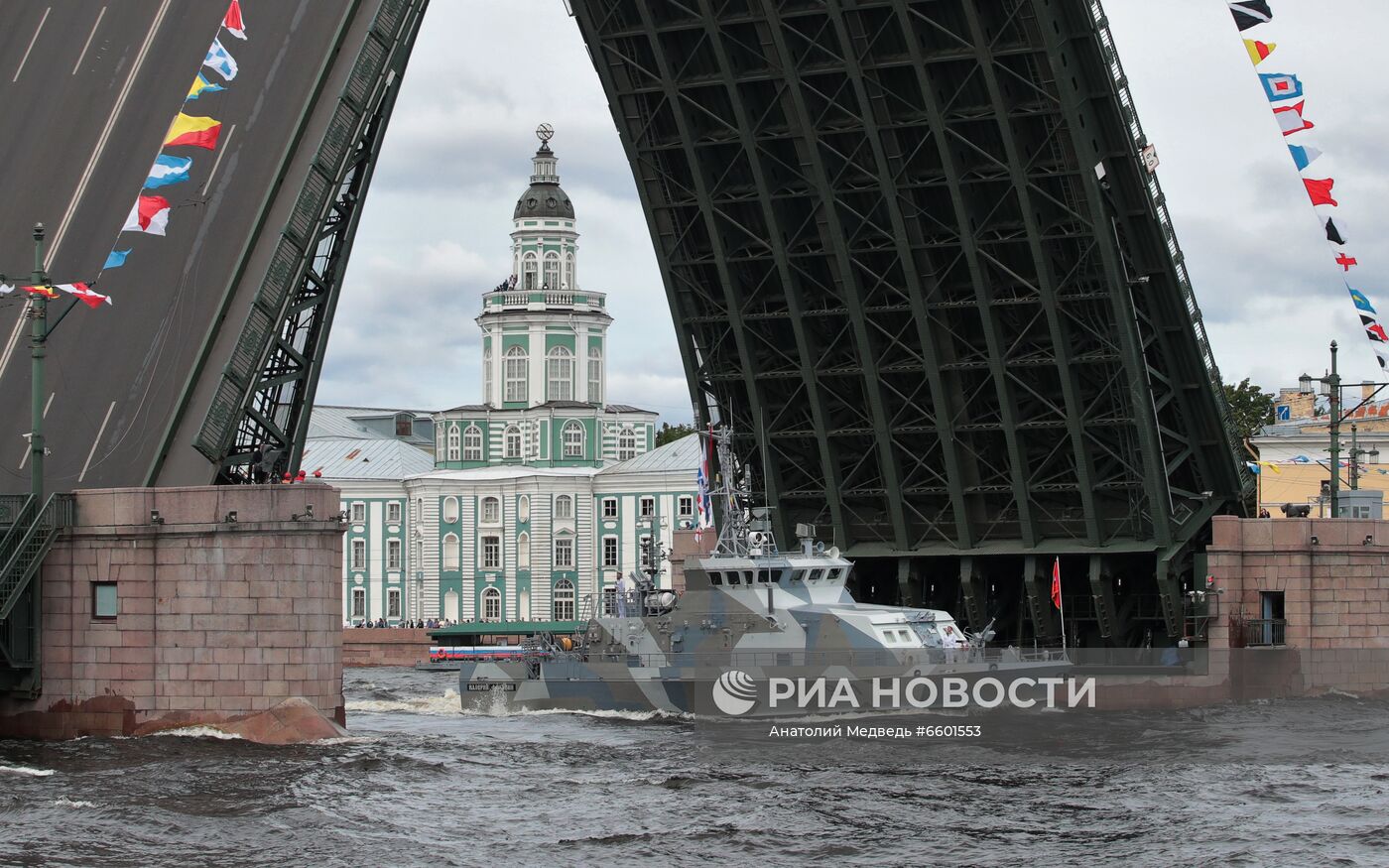 Генеральная репетиция парада ко Дню ВМФ в Санкт-Петербурге