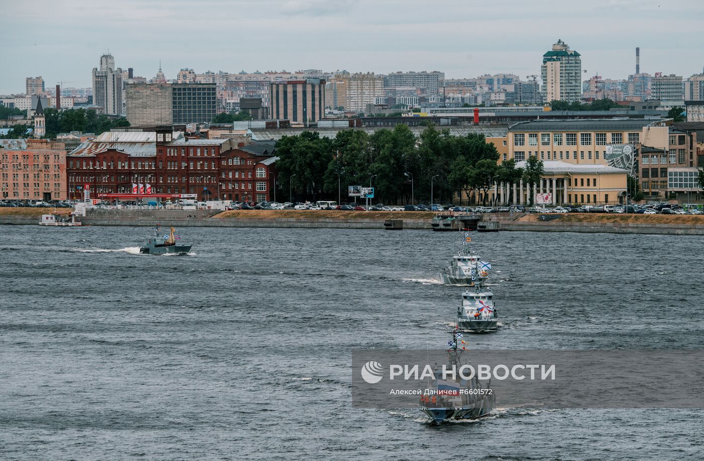 Генеральная репетиция парада ко Дню ВМФ в Санкт-Петербурге