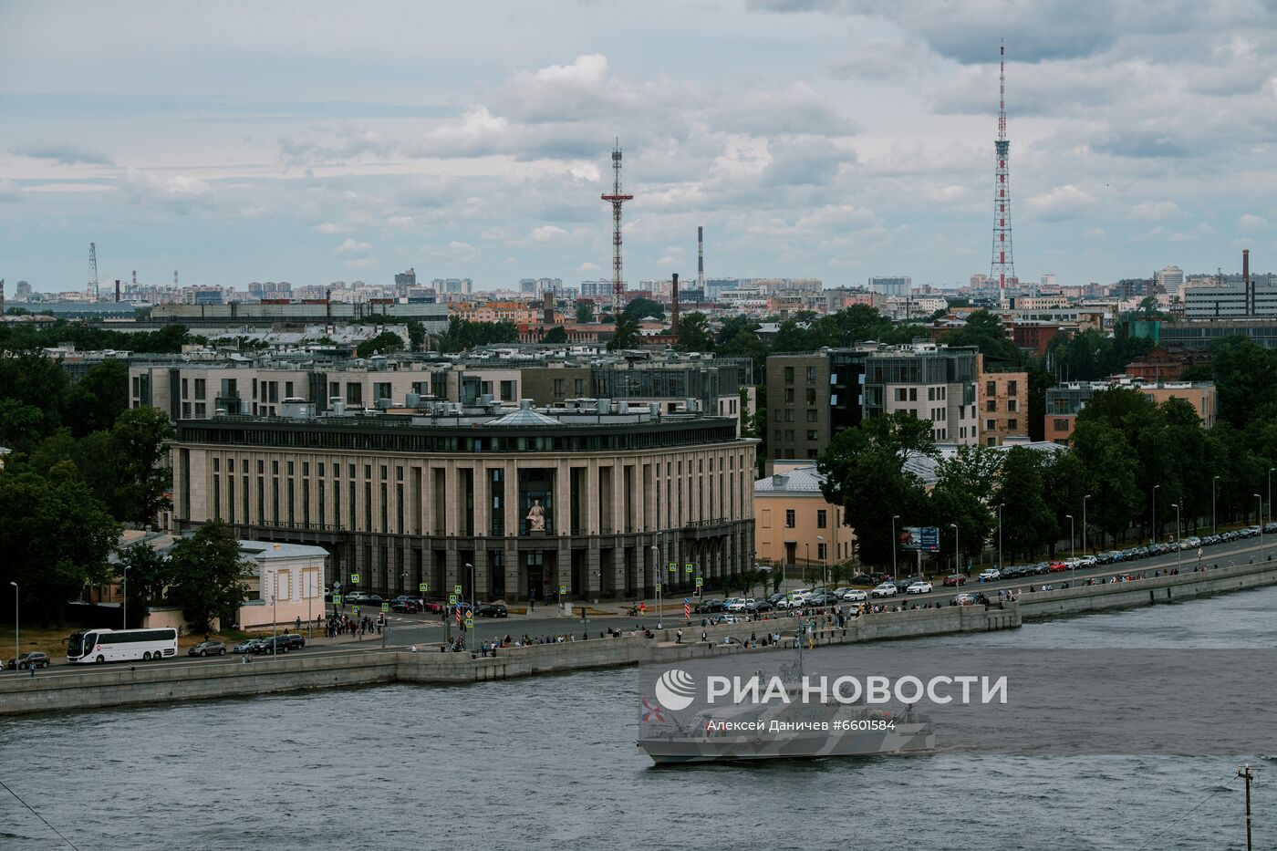 Генеральная репетиция парада ко Дню ВМФ в Санкт-Петербурге