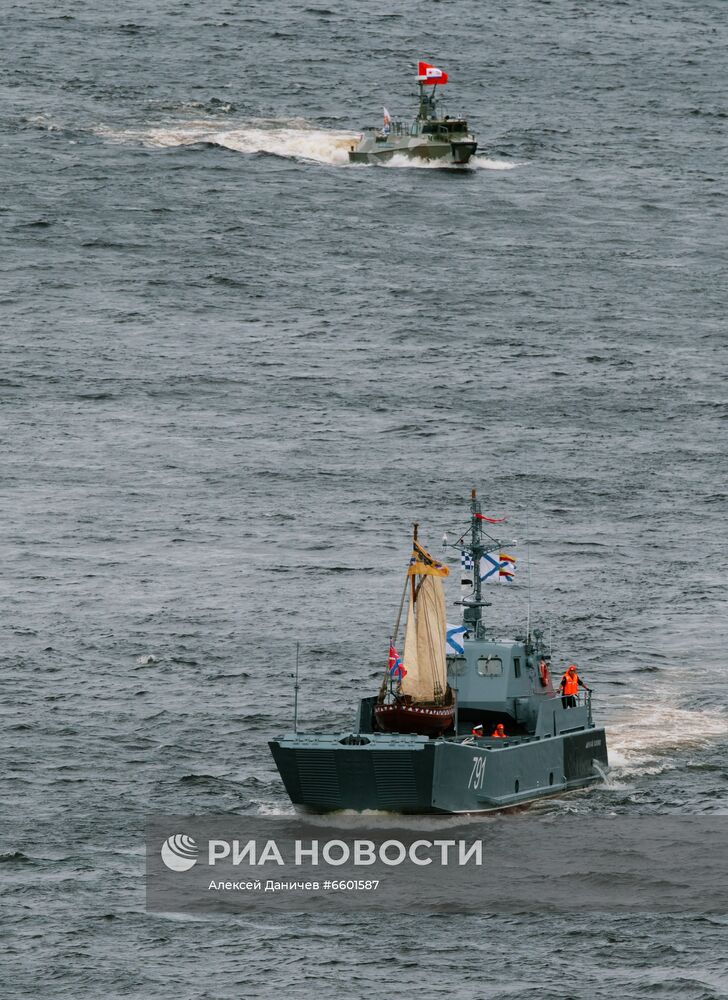 Генеральная репетиция парада ко Дню ВМФ в Санкт-Петербурге