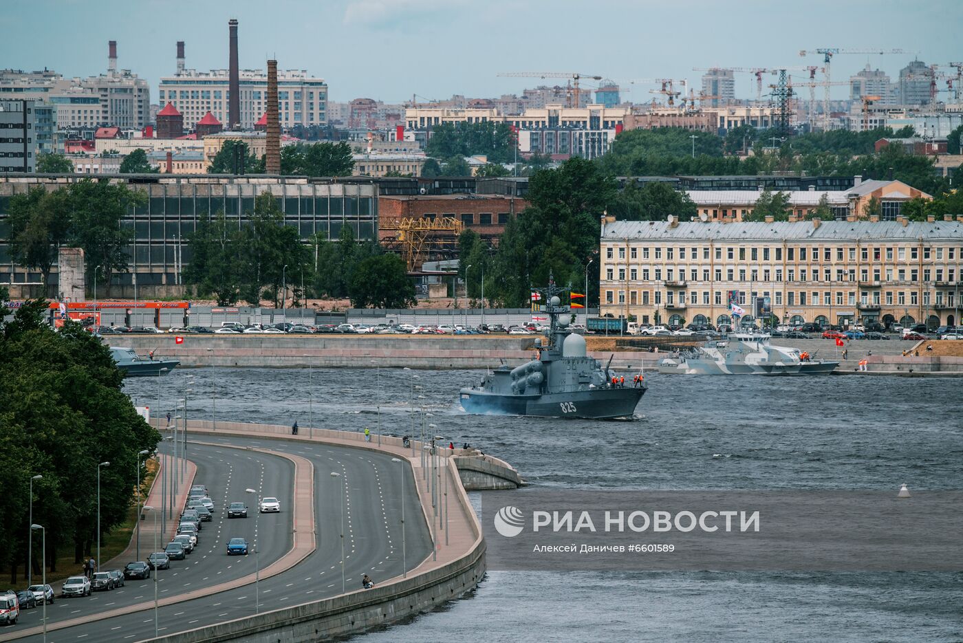 Генеральная репетиция парада ко Дню ВМФ в Санкт-Петербурге