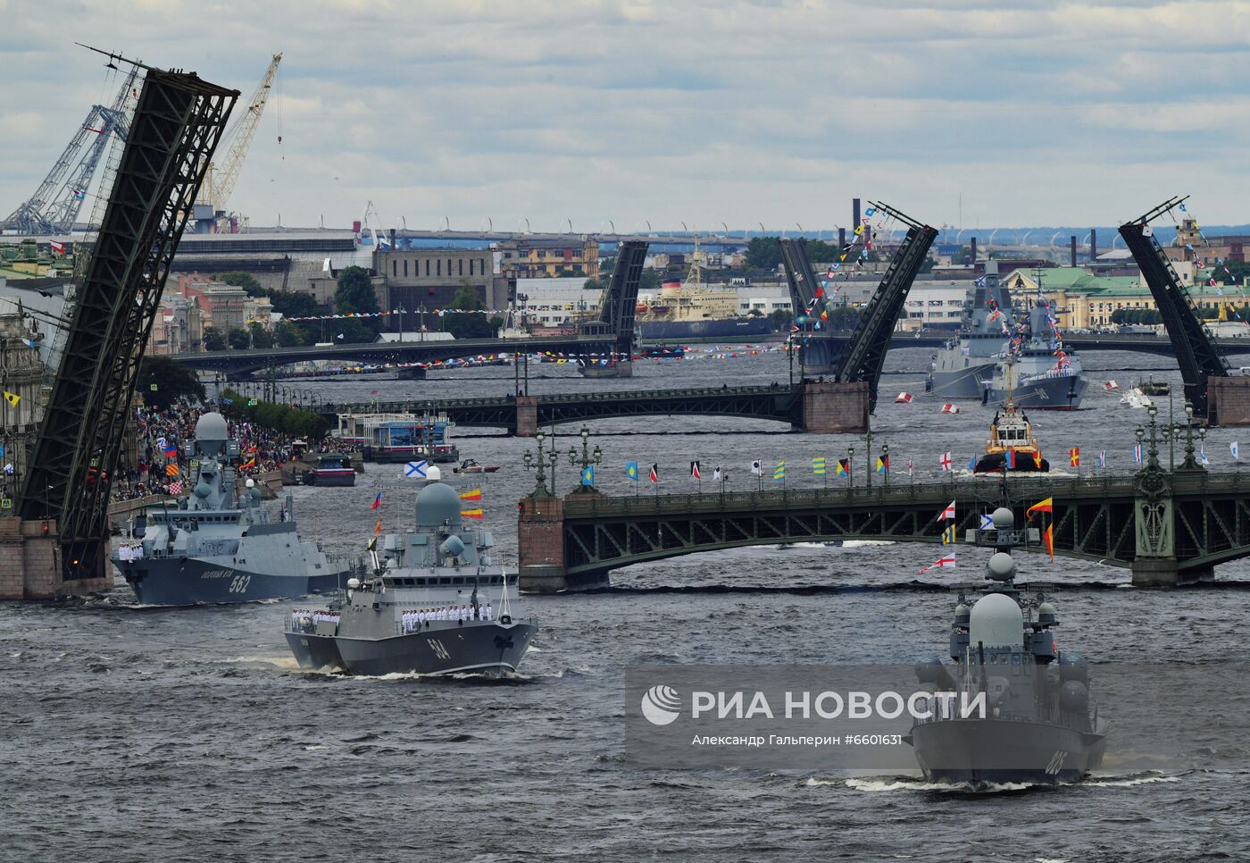 Генеральная репетиция парада ко Дню ВМФ в Санкт-Петербурге