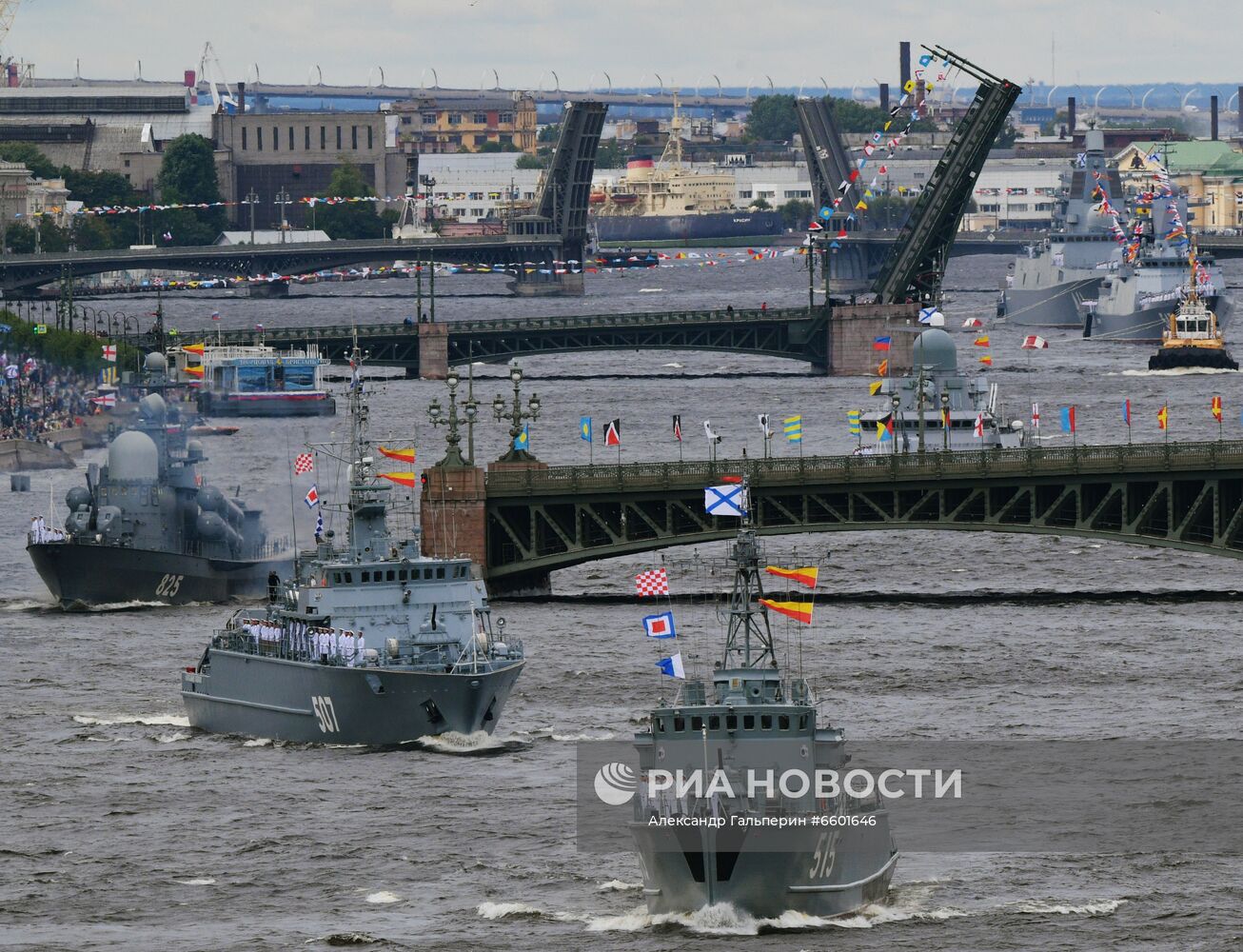 Генеральная репетиция парада ко Дню ВМФ в Санкт-Петербурге