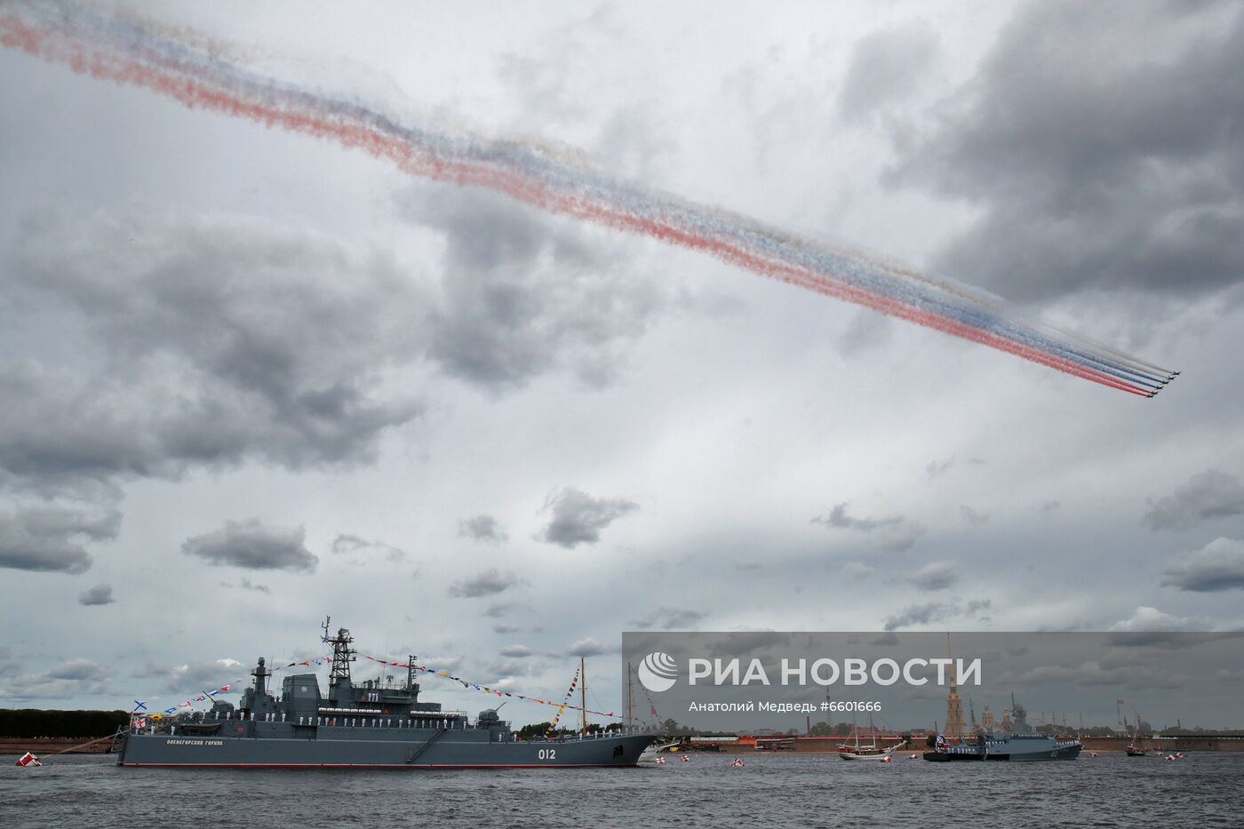 Генеральная репетиция парада ко Дню ВМФ в Санкт-Петербурге