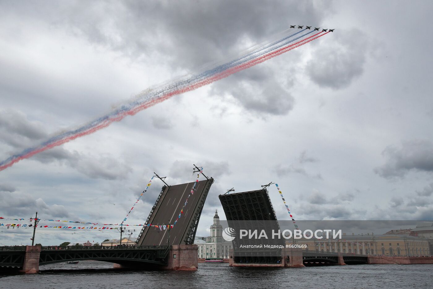 Генеральная репетиция парада ко Дню ВМФ в Санкт-Петербурге