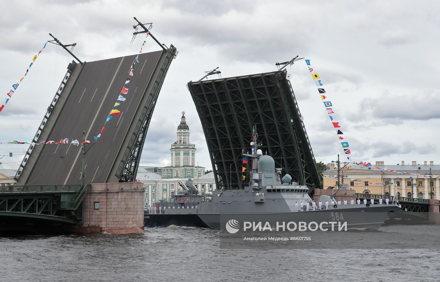 Генеральная репетиция парада ко Дню ВМФ в Санкт-Петербурге