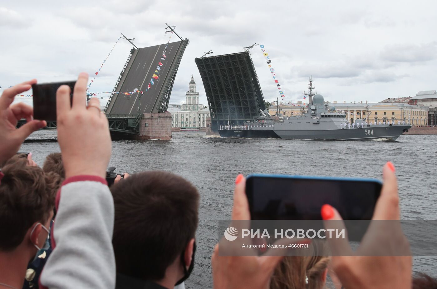 Генеральная репетиция парада ко Дню ВМФ в Санкт-Петербурге