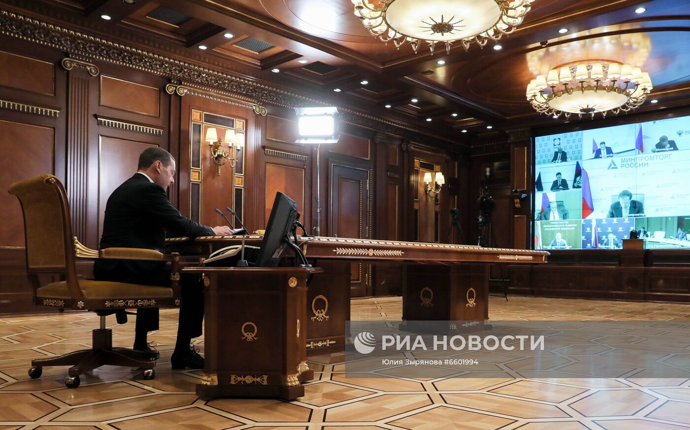 Зампред Совбеза РФ Д. Медведев провел совещание по вопросу предотвращения технологического отставания РФ