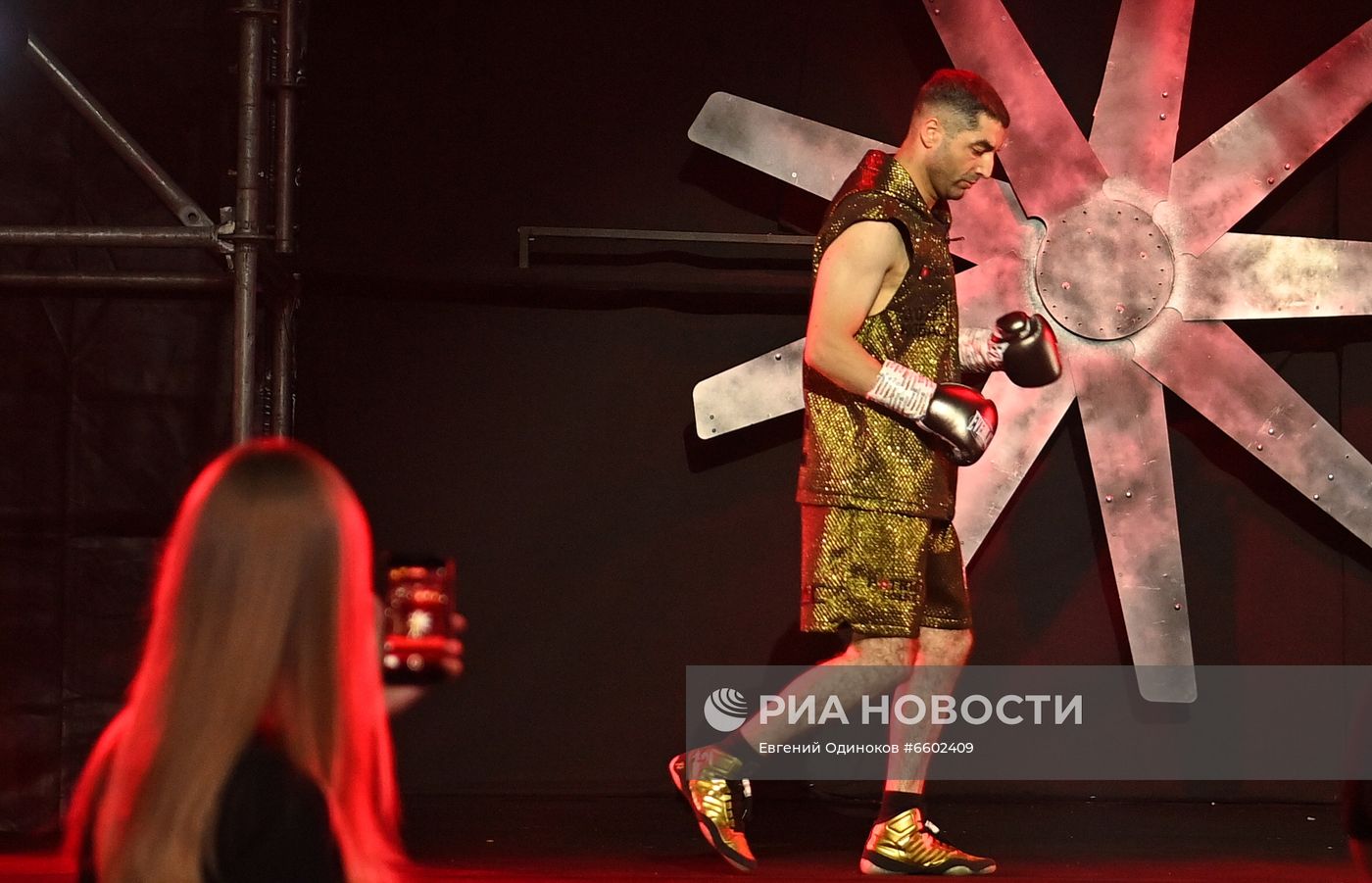 Бокс. Бой М. Гассиева и М. Валлиша