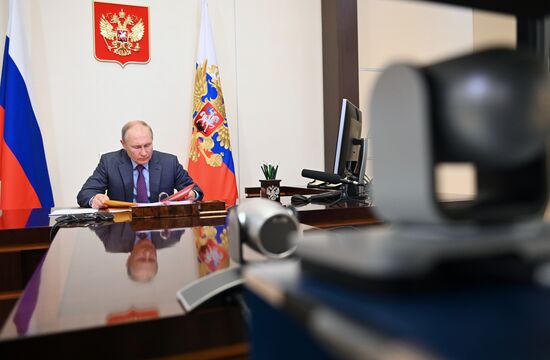 Президент РФ В. Путин провел заседание Совбеза РФ