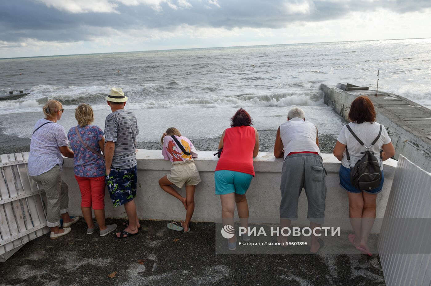 Штормовое предупреждение в Сочи