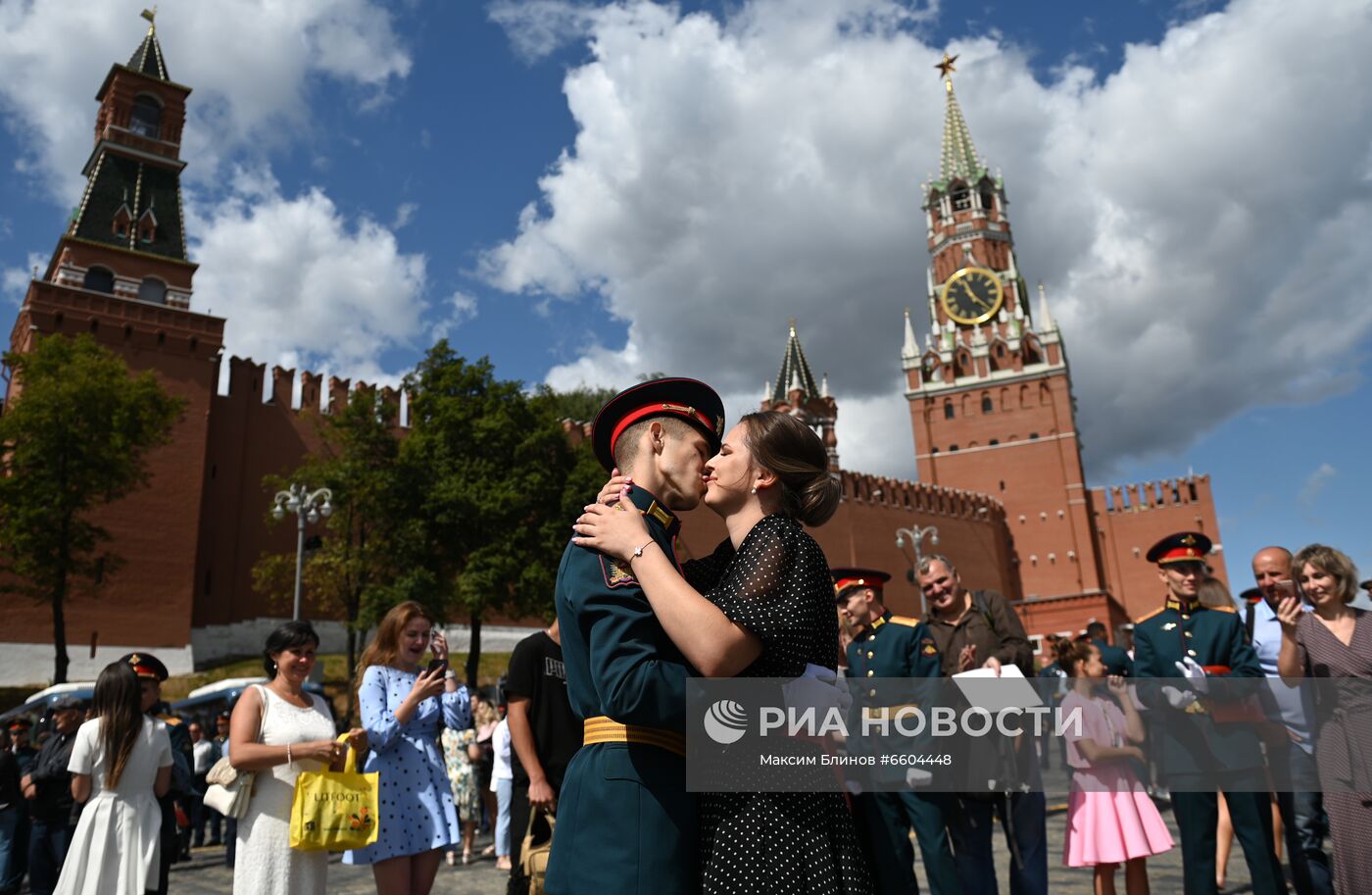 Выпуск офицеров Московского высшего общевойскового командного училища