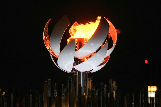 Олимпийский огонь перенесли в чашу на набережной Ариакэ