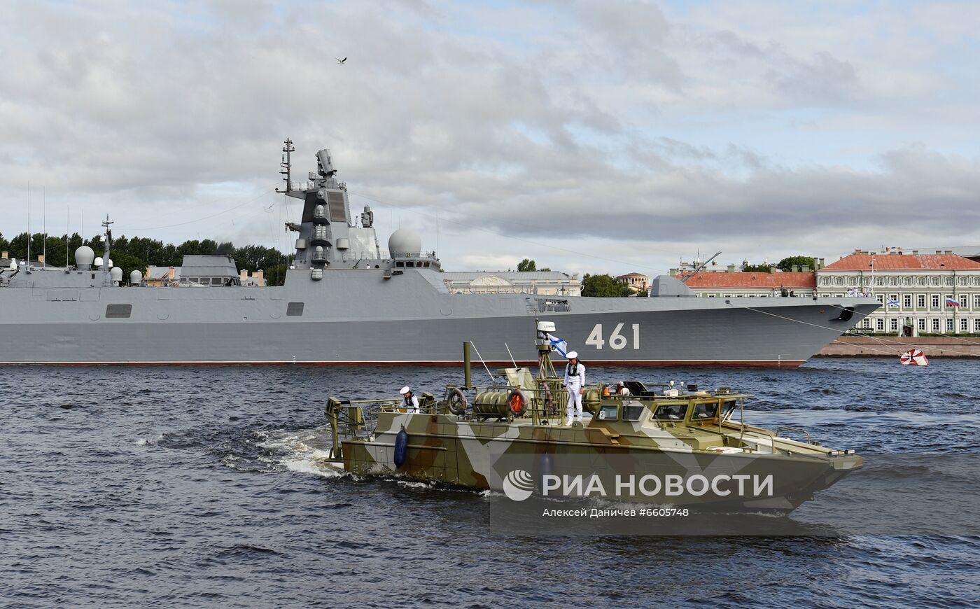 Празднование Дня ВМФ в Санкт-Петербурге