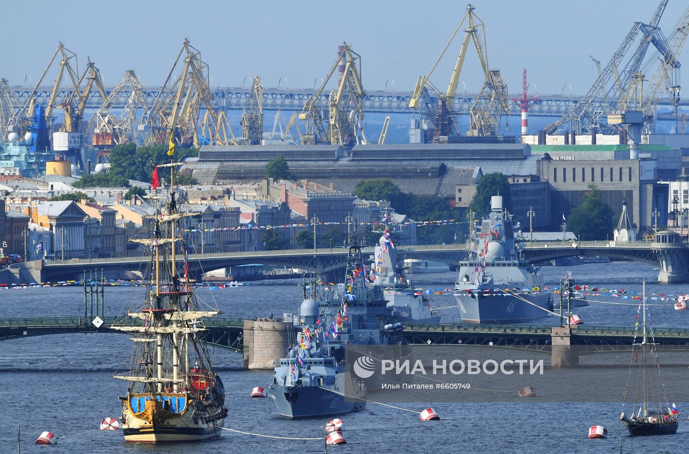 Празднование Дня ВМФ в Санкт-Петербурге