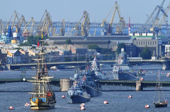 Празднование Дня ВМФ в Санкт-Петербурге
