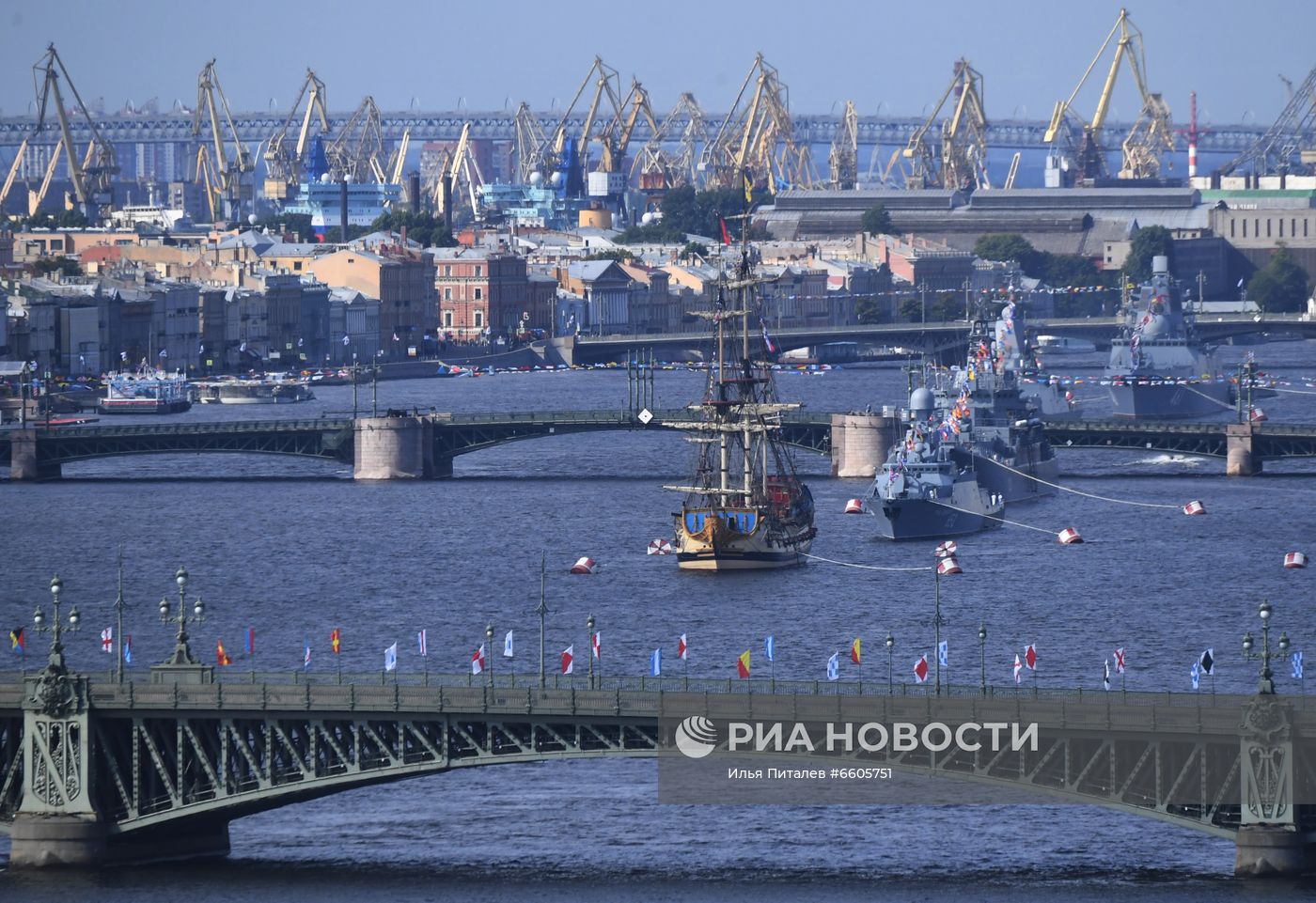 Празднование Дня ВМФ в Санкт-Петербурге