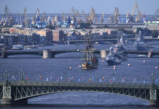 Празднование Дня ВМФ в Санкт-Петербурге